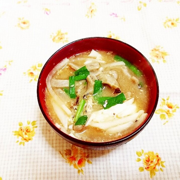 蕎麦だんご入り♪大根とニラのお味噌汁